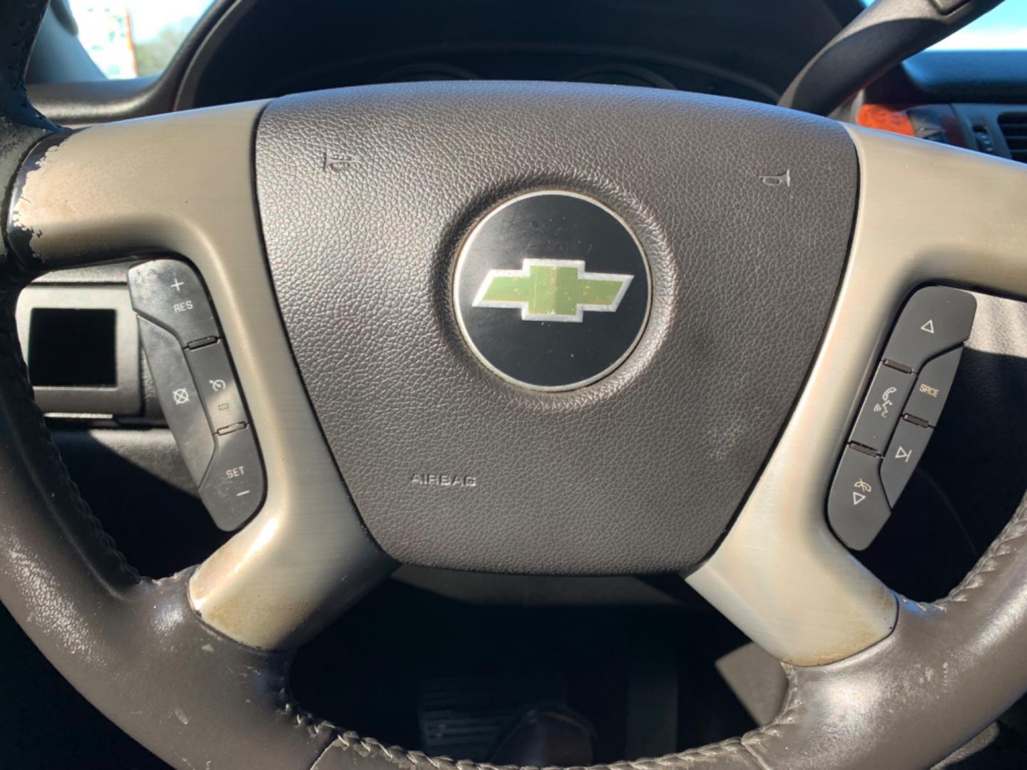 2013 Black /Black Chevrolet Avalanche LT (3GNMCFE06DG) with an V8 - 5.3L 5328cc 325ci FLEX MFI vin 0 type LMG - 2 valve OHV engine, AUTOMATIC transmission, located at 1830 North Belt Line Road, Irving, TX, 75061, (469) 524-0199, 32.834373, -96.993584 - Photo#11